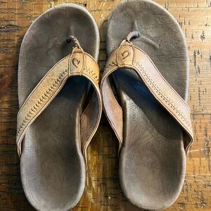 OluKai Brown Leather Thong Sandals